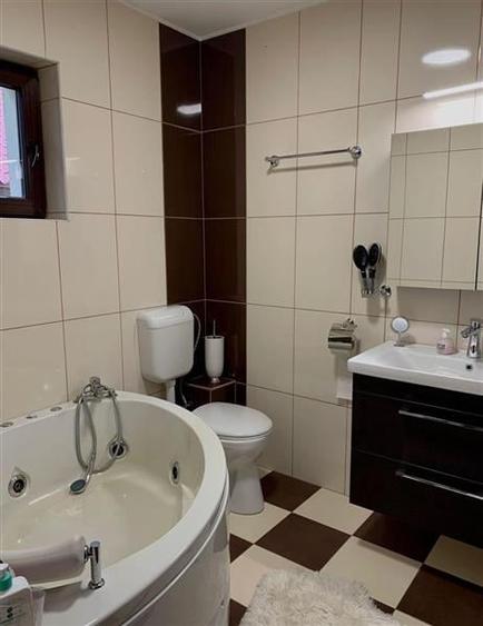 Casă individuală cu 4 camere cu Canalizare în Hărman