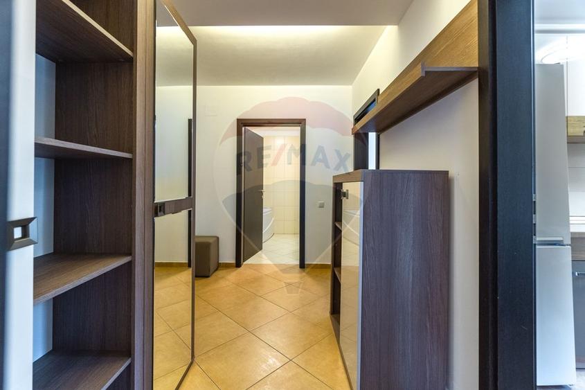 Apartament cu 2 camere decomandat în Tractorul