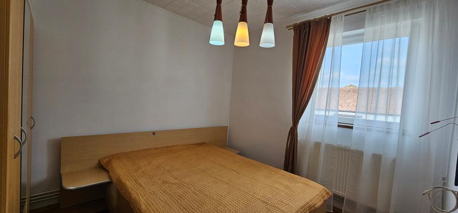 Inchiriez apartament de 3 camere ,situat in cartierul Hipodrom 4- Aleea Streiu - 5