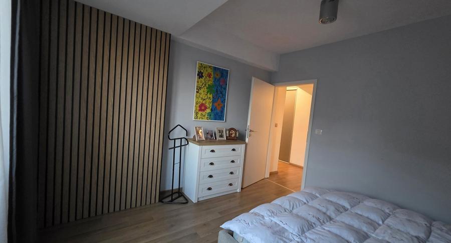 Apartament cu 3 camere semidecomandat, mobilat în Circumvalațiunii