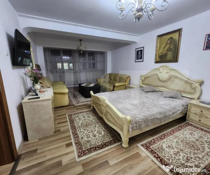 Casă cu 9 camere cu Teren 1500 Mp în Criș