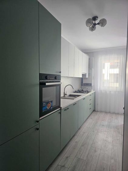 Apartament cu 3 camere semidecomandat în Obcini