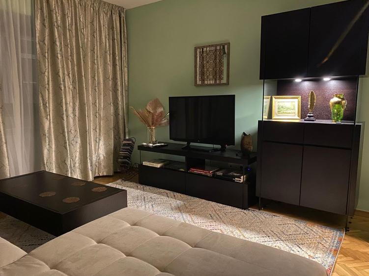 Apartament cu 3 camere decomandat în Victoriei