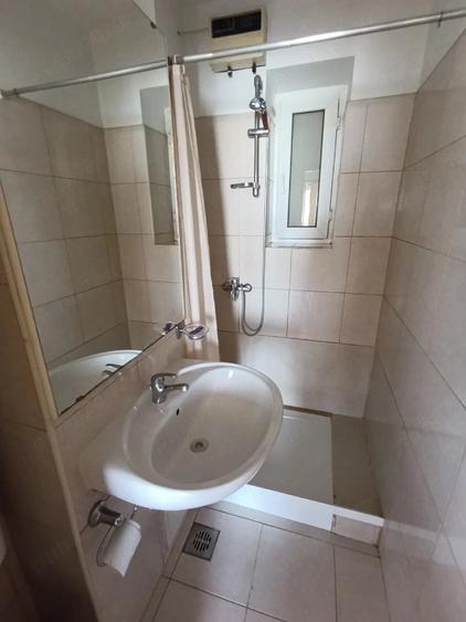 Apartament cu 3 camere semidecomandat în Cișmigiu