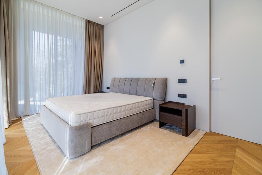 Apartament cu 3 camere decomandat, mobilat în Kiseleff