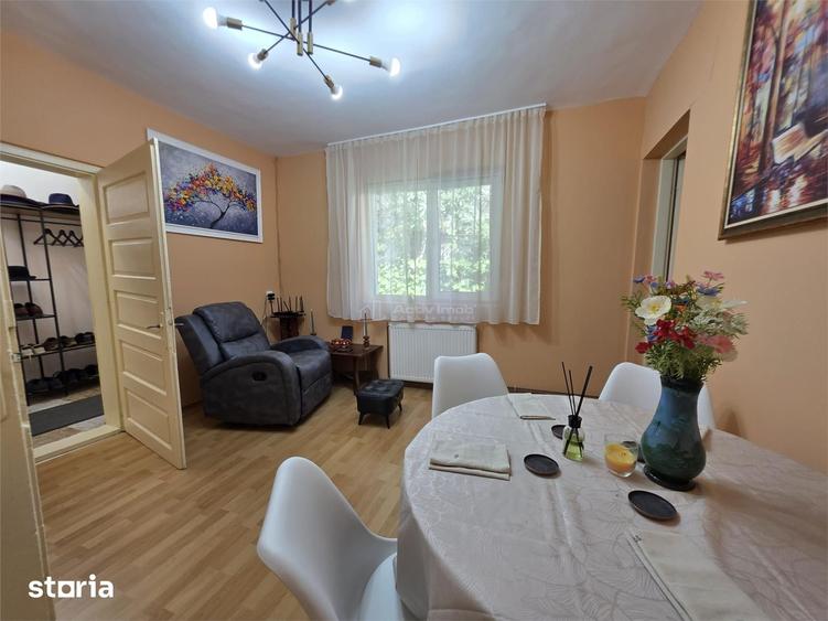 Casă cu 5 camere cu Teren 438 Mp în 23 August