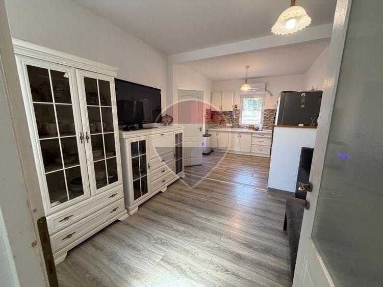 Casă individuală cu 5 camere cu Teren 5300 Mp în Găvănești