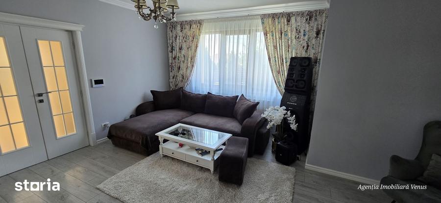 Casă cu 4 camere cu Teren 500 Mp în Central