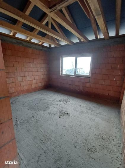 Casă cu 3 camere cu Teren 700 Mp în Recea