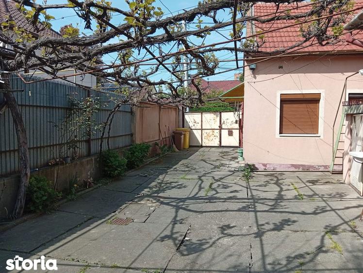 Casă cu 3 camere cu Teren 370 Mp în Funcționarilor