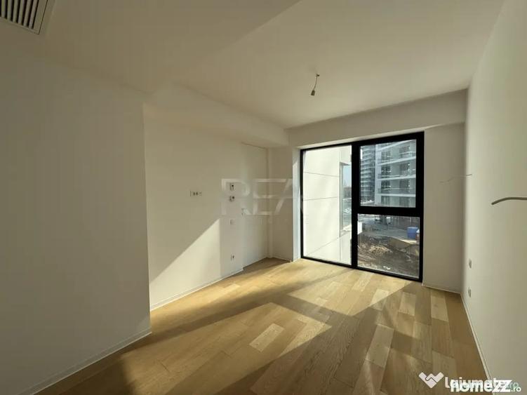 Apartament cu 3 camere semidecomandat în Floreasca