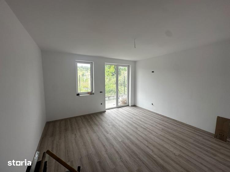 Casă cu 5 camere cu Teren 250 Mp în Central