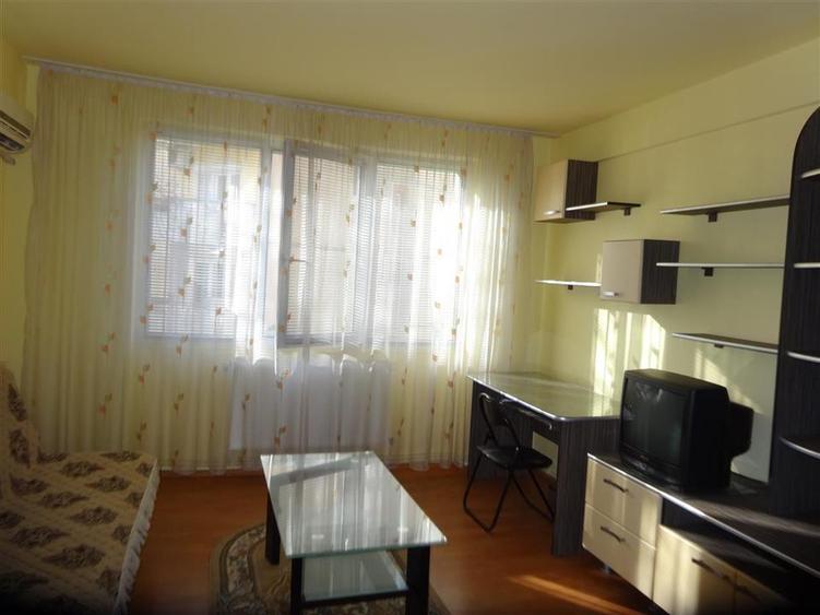 Apartament cu 2 camere semidecomandat, mobilat în P-ța Gării
