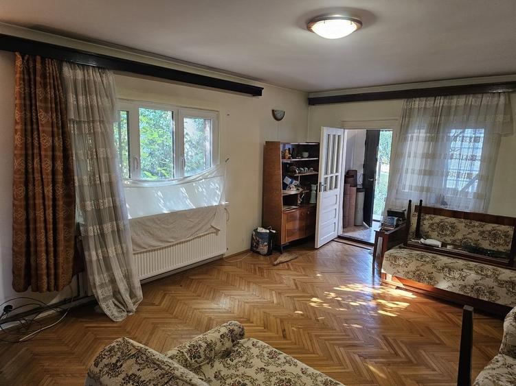 Casă cu 3 camere cu Teren 1000 Mp în Central