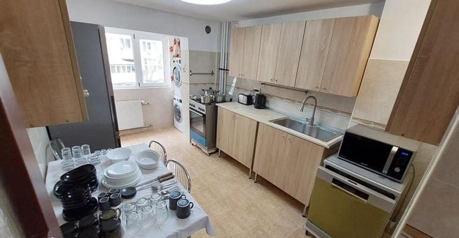 Apartament cu 2 camere semidecomandat, mobilat în Bucur Obor