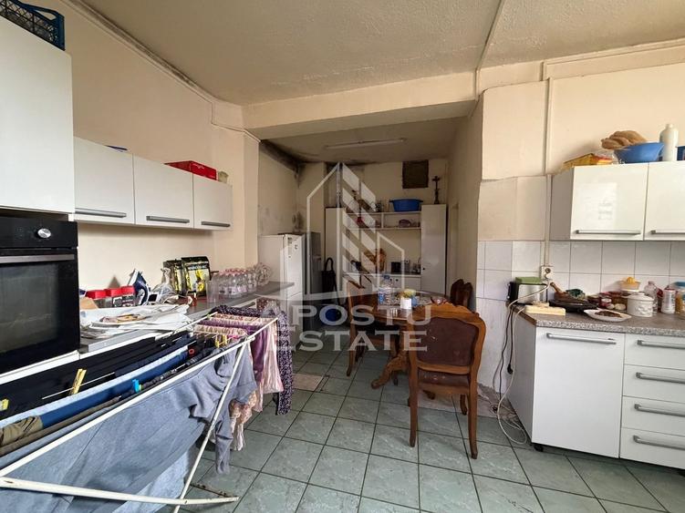 Casa individuala, cu 12 camere,5 bai, acces auto, teren 642, Girocului - 10