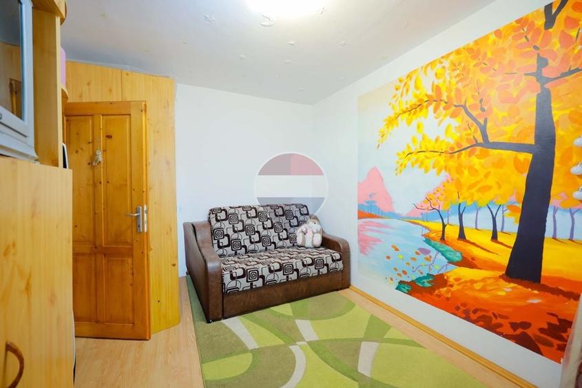 Apartament cu 3 camere semidecomandat, mobilat în Rogerius