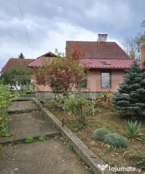 Casă cu 6 camere cu Teren 3000 Mp în Barcani