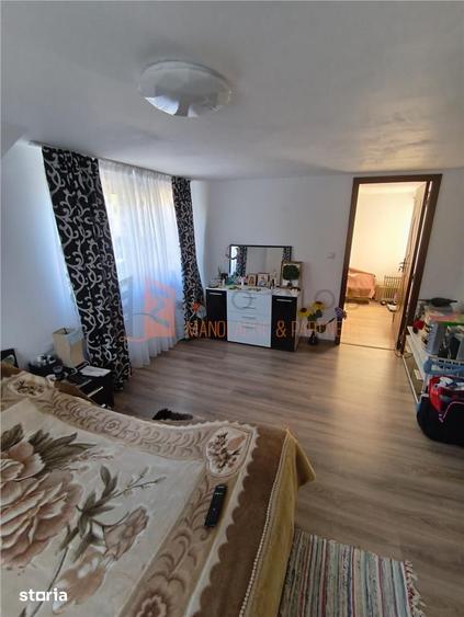 Casă cu 5 camere decomandat cu Teren 1350 Mp în Vintilă Vodă