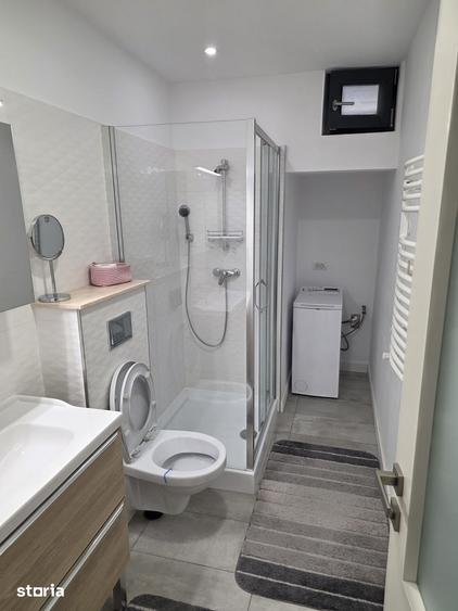 Casă cu 5 camere cu Teren 286 Mp în 1 Mai