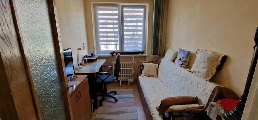 Apartament cu 3 camere semidecomandat în Rogerius