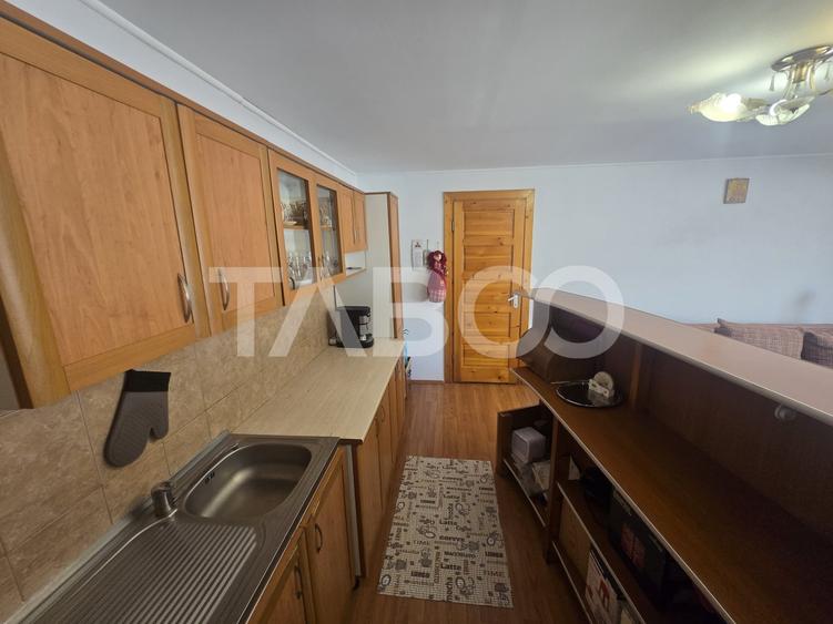 Apartament cu 2 camere semidecomandat, mobilat în Sub Arini