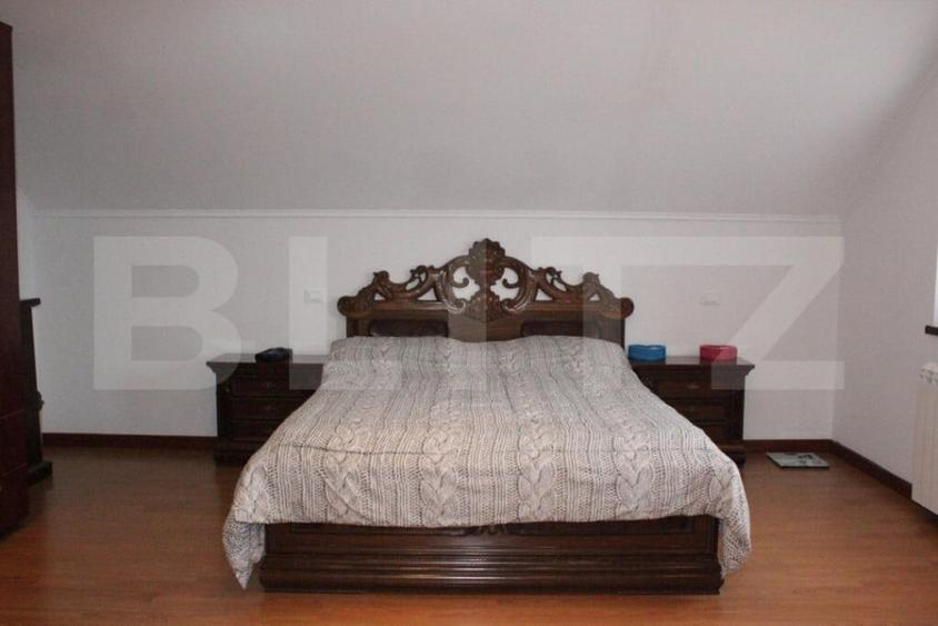 Casă cu 5 camere cu Teren 1200 Mp în Central
