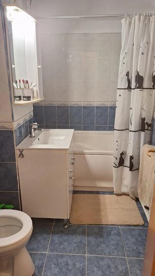 Apartament cu 3 camere decomandat în Micro 11
