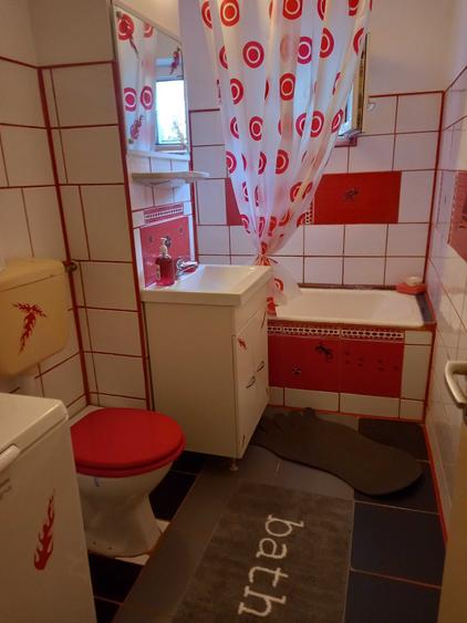 Apartament cu 3 camere semidecomandat în Aradului