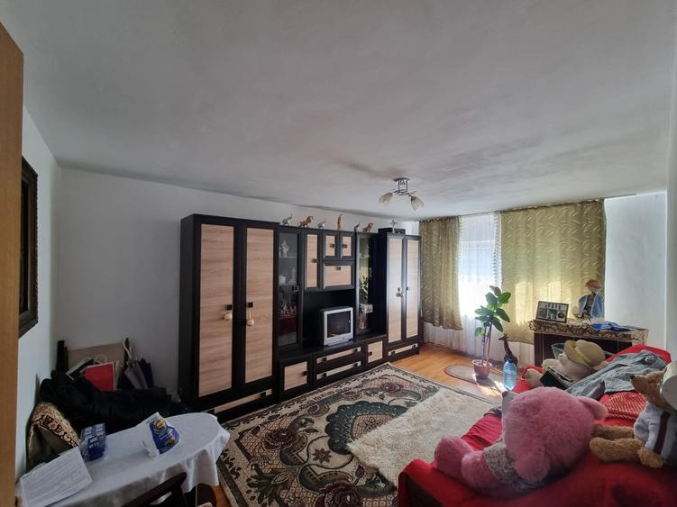 Apartament cu 3 camere în Cetate
