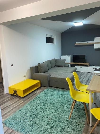 Apartament cu 2 camere semidecomandat în Alunișu