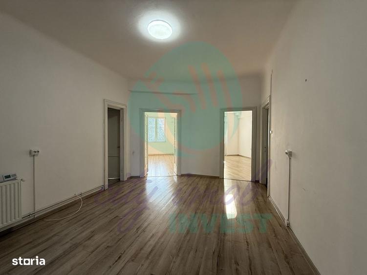 Apartament cu 3 camere semidecomandat în Romană