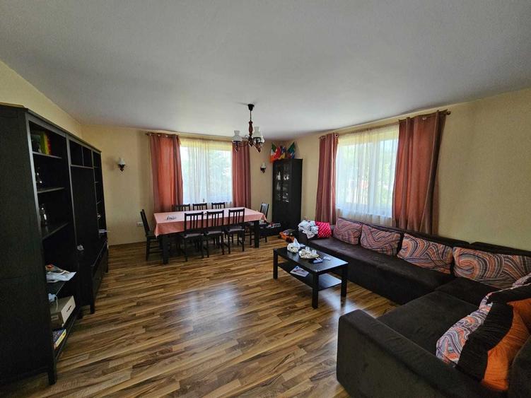 Casă cu 4 camere în Brănești