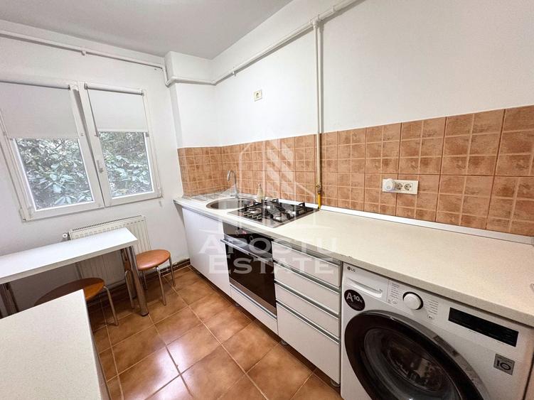 Apartament cu 3 camere semidecomandat, mobilat în Circumvalațiunii