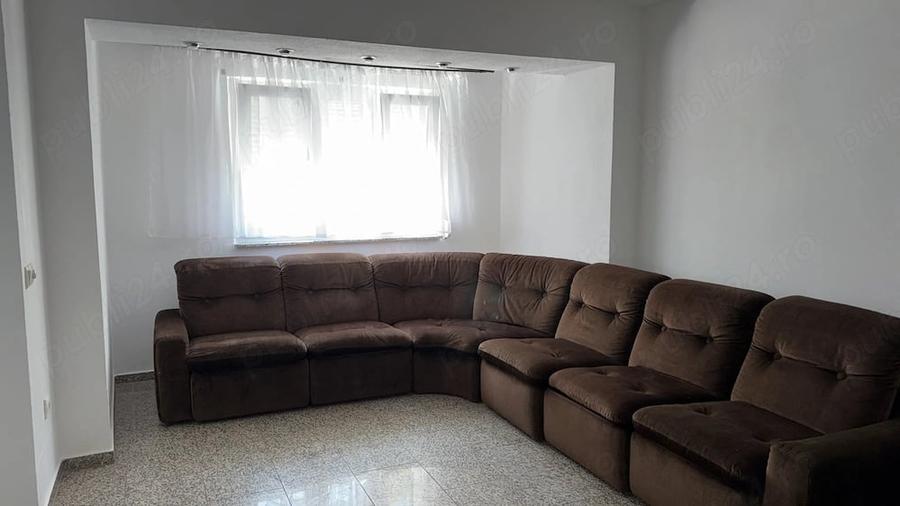 Apartament cu 3 camere semidecomandat în Cetate