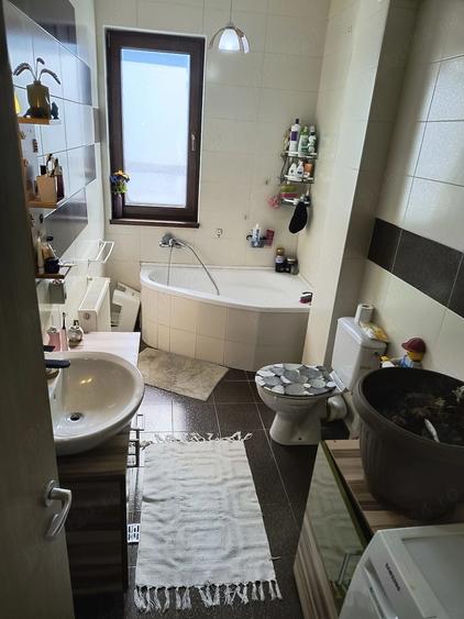 Apartament cu 2 camere decomandat, mobilat în Central