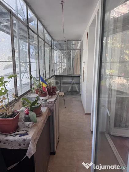 Apartament cu 4 camere decomandat în Titan