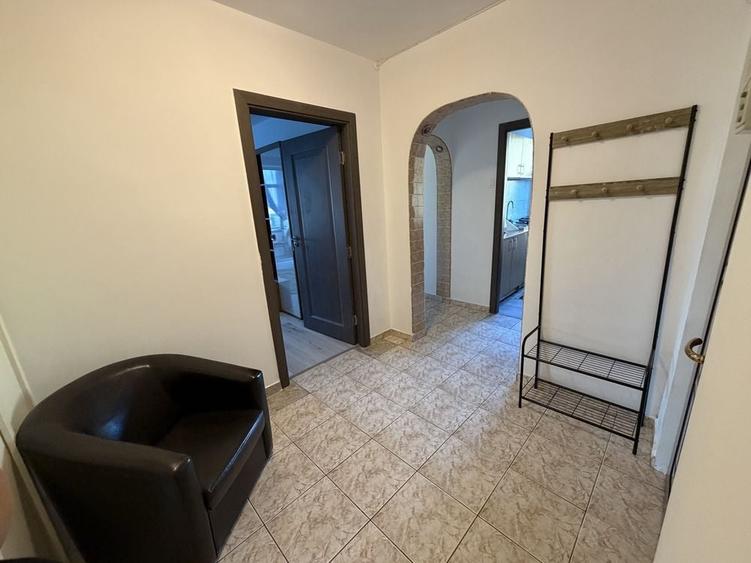 Apartament cu 2 camere decomandat în Cornișa