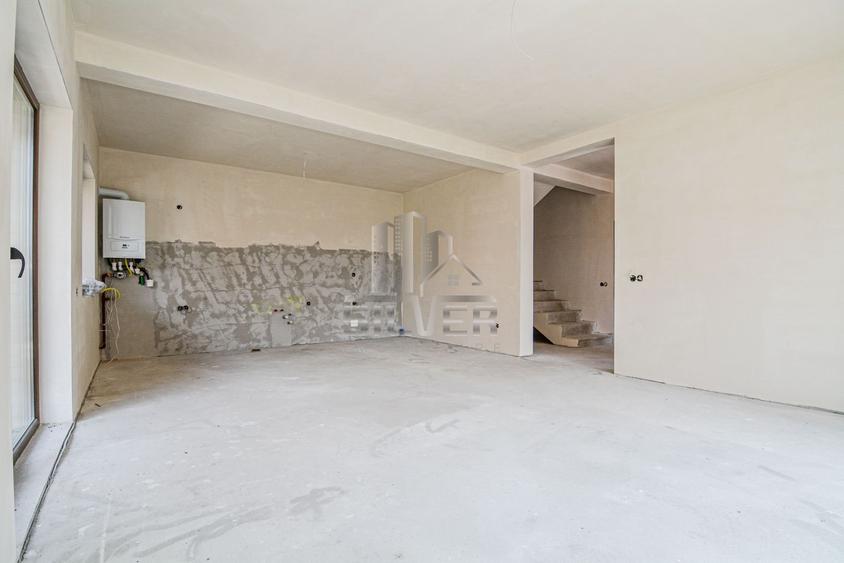 Duplex cu 4 camere cu Canalizare în Florești
