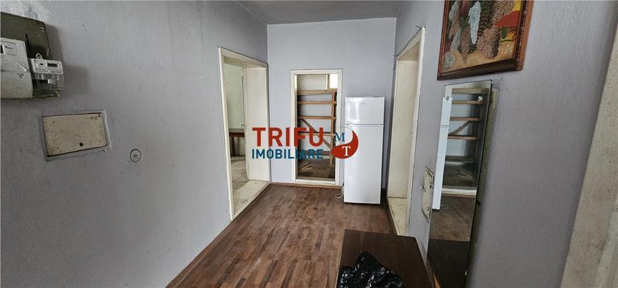 Casă individuală cu 8 camere cu Garaj în Ampoița