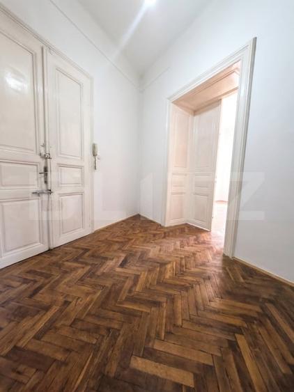 Apartament cu 3 camere semidecomandat în P-ța Maria