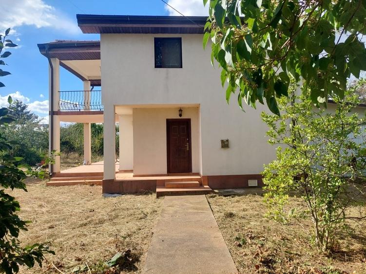 Casă cu 4 camere în Ologeni