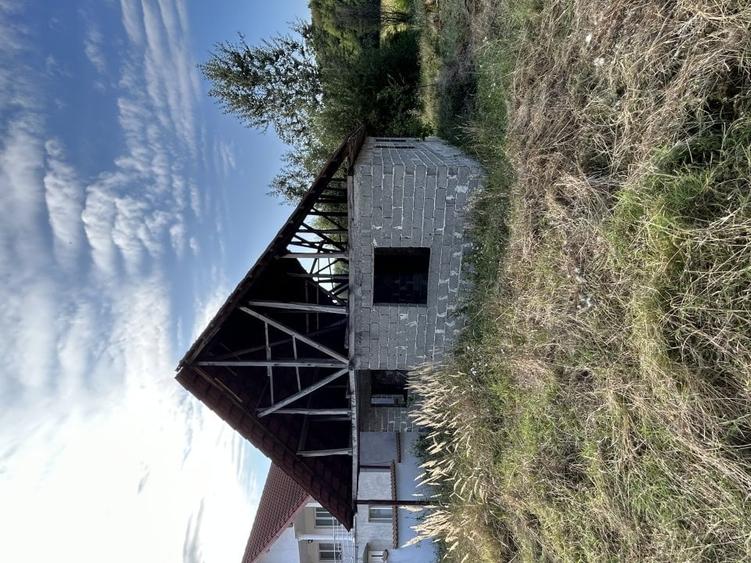 Casă individuală cu 3 camere cu Teren 2500 Mp în Gârdoaia
