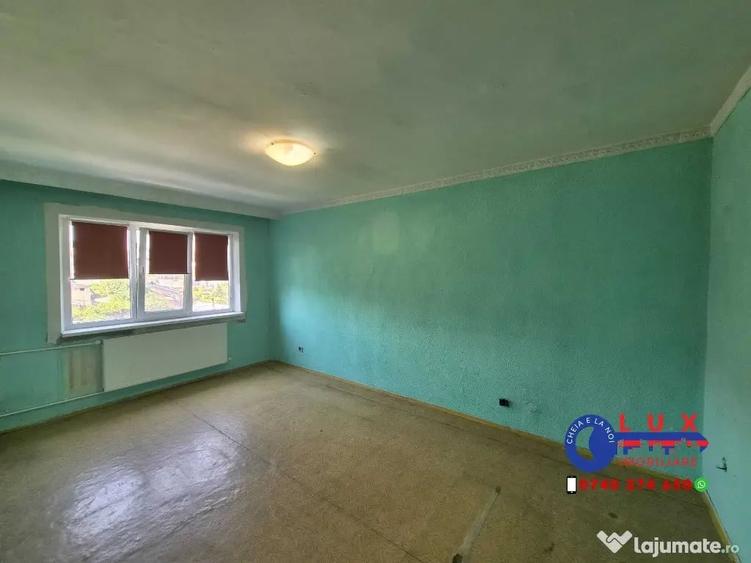 Apartament cu 3 camere decomandat în Piața Nouă