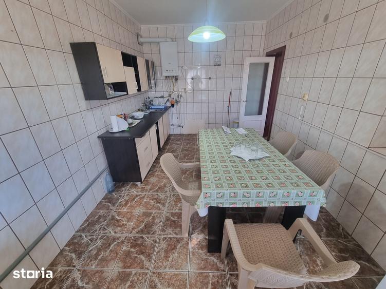 Casă cu 4 camere cu Teren 1202 Mp în Băcia