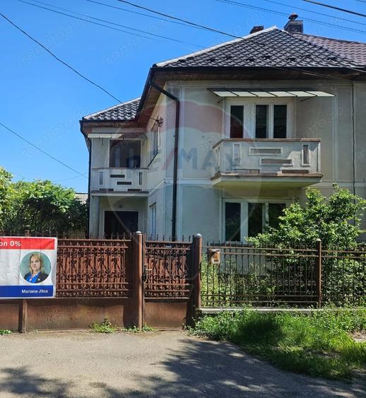 Casă cu 6 camere cu Teren 250 Mp în Central