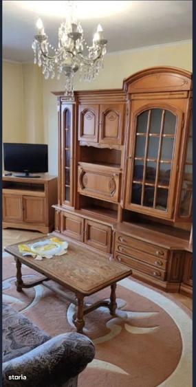 Apartament cu 3 camere decomandat, mobilat în Județean
