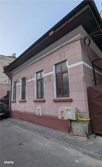 Casă cu 7 camere cu Canalizare în Unirii