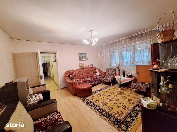 Apartament cu 3 camere semidecomandat în Mioriței