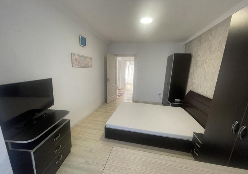 Apartament cu 3 camere semidecomandat, mobilat în Central
